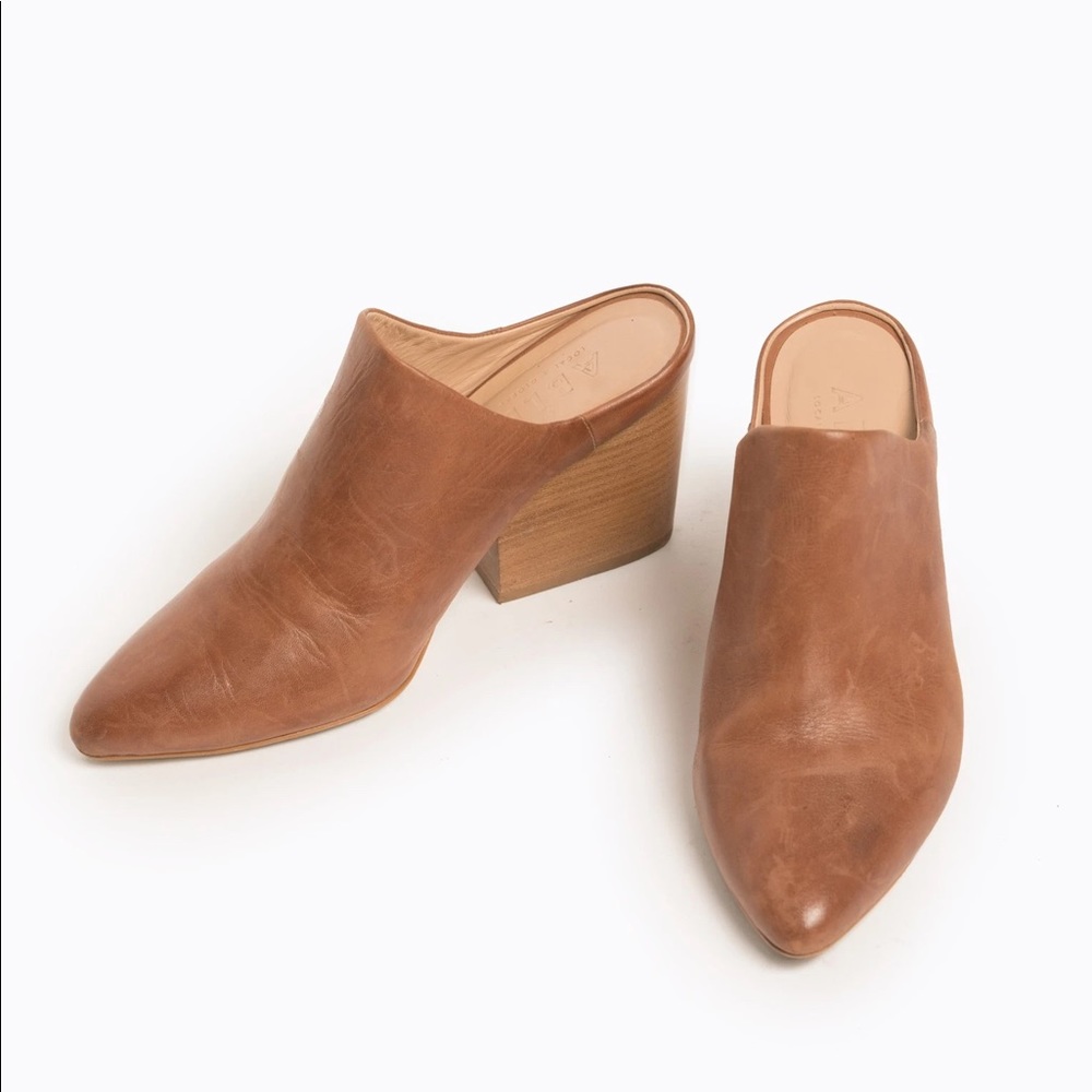 Selling these barely worn mule heels from the brand able. Size 7.